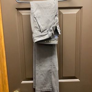 AE Kickboot. Gray. Size 4.